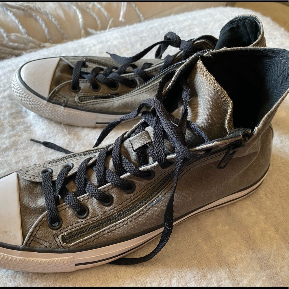 Gray Zipper Converse🔘🔘